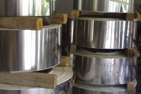 304不銹鋼帶帶磁的原因是什么?受高溫影響!